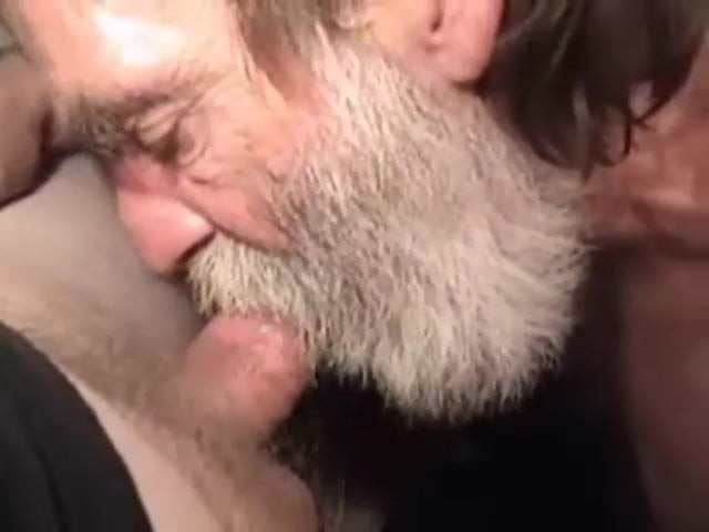 Olgun amatör horoz emme üçlü