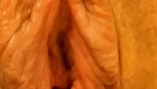 Dokuz orgazm için yalıyor