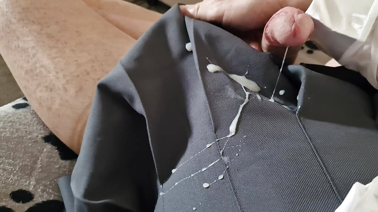 Transparan giyinen kız öğrenci transparan bluz dölünü atıyor