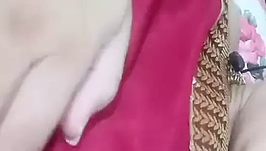 Göğüslerim büyük göğüsler