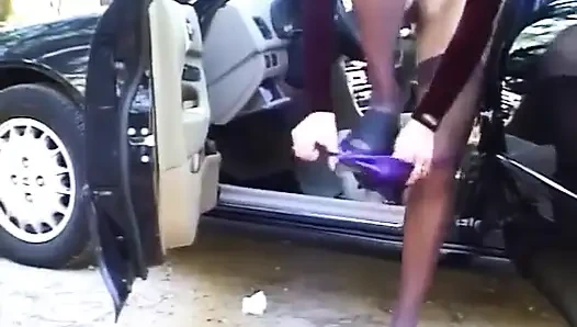 Arabada çiş pantolonu