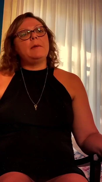 Потрясающий момент из "Домина госпожа Апрель - сперма на моих латексных леггинсах, раб"