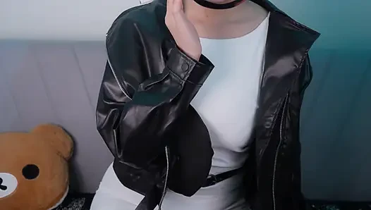 Sevimli büyük memeli kız aku cosplay tayama dildoyla oynuyor