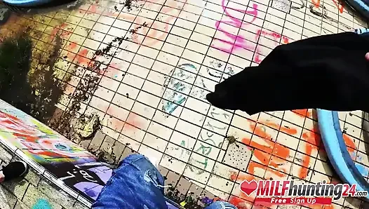 Sert anal sikiş! Orta yaşlı seksi kadın avcısı ateşli orta yaşlı seksi kadın Julia Exclusiv'i sikiyor (ingilizce)