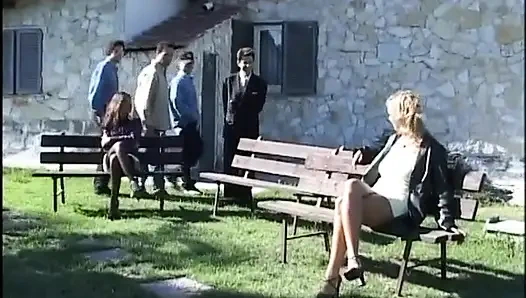 Çifte yarak ben bahçede seksi sarışın