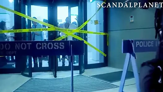 Samara çıplak ve seks sahneleri örüyor