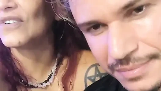 Alman dövme sanatçısı ve Melissa sahne arkasında sefa yapanlar