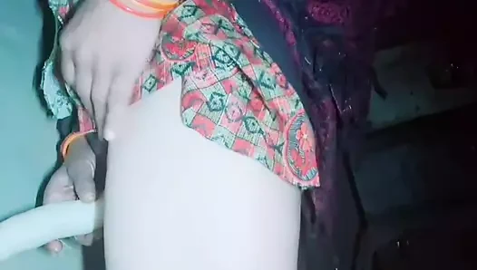 Hot Lavanya is trying to satisfy her lust with vegetables, but as soon as I get a little excited, I take out my panties