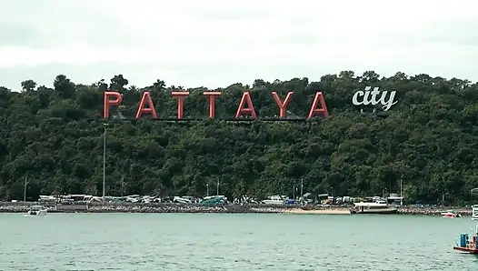 Ateşli Taylandlı kızla üçlü seks!