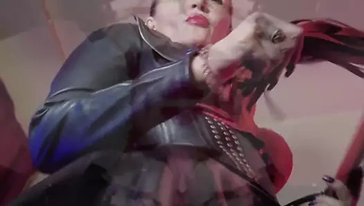 Sahibe eva lateks kadın egemenliği bdsm kauçuk ipek tanrıça deri çizmeler ateşli seksi büyük göt fetişi