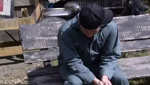 Seksi genç sikikleri açık havada için tatmin etmek ona istekli kedi