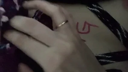 Sürtük ağzına külotunu sokuyor