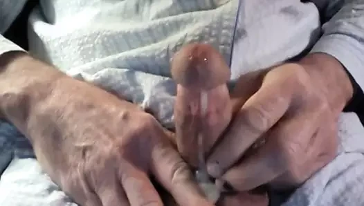 Baba topları dövüyor ve hızlı boşalıyor!