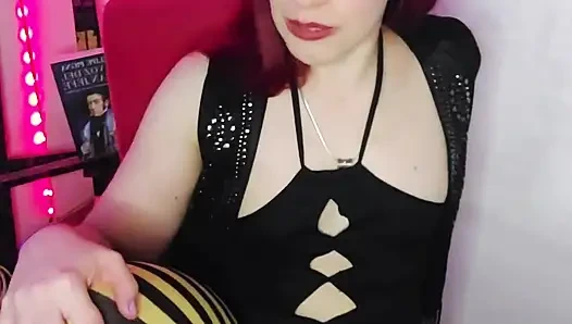 Gauchita arkadaşın seni oyuncak satın almak için seks dükkanına götürüyor