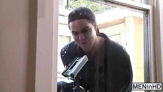 Dik leo sekerek üzerinde bir sert sikme sopa