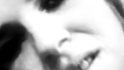 Busty genç ile kıllı kedi ihtiyaç bir orgazm (1960'lar vintage)