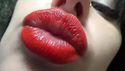 Öp beni bebeğim! Kırmızı ruj ve büyük seksi dudak fetişi