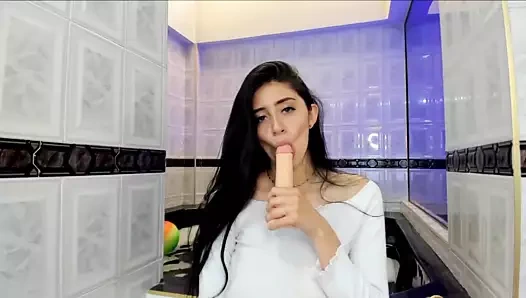 Dev göğüsler kate Başlarken orgazm içinde banyo