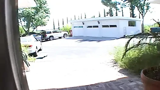 Sıska hatun sıkı amına canavar bir yarağa binerken inliyor