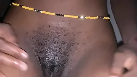 Afrikalı zenci genç kız yağlanmış elma buttom twirking, seksi dans bakış açısı