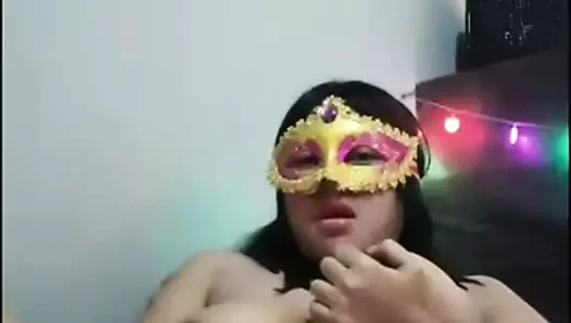 Colmek Endonezce parmaklıyor