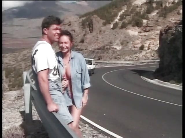 Bazı sürücülere yarağı dava eden olgun sürtükler için yolda seks