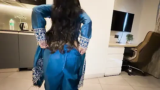 Ammi dışarı çıkar çıkmaz StepUncle üvey kız kardeşi Müslüman ailesiyle seks yapıyor