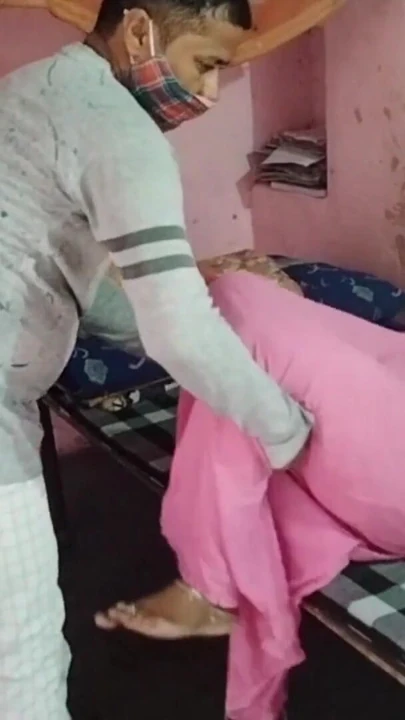 Köyün güzel baldızı giyinip kız kardeşinin nişanına gitti. Eve döner dönmez | Klip 2