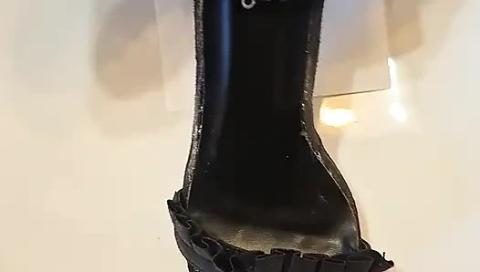 Ayakkabılara boşalma