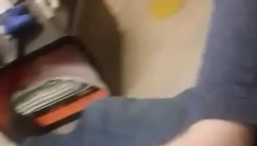 Cochonne suce son papy