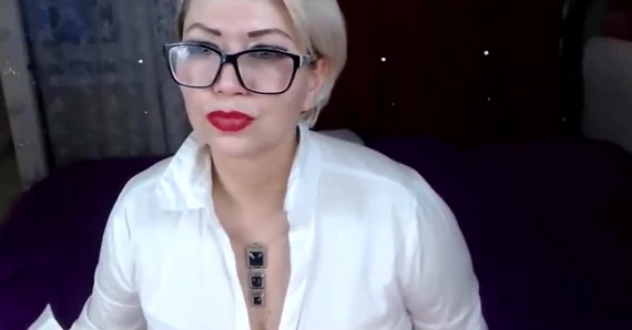 İri göğüslü yetişkin kız ve kaltak orgazmları (aimee ateşli orta yaşlı seksi kadın aka aimeeparadise)