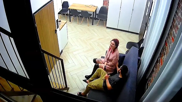 Beni bir fahişe gibi daireye davet etti