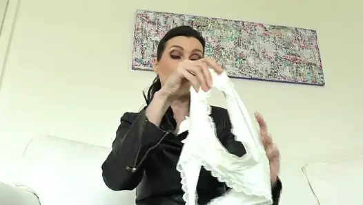 Kölez kölem Olan Adam'ın külotunu kokla ve mastürbasyonla! Lady Victoria Valente