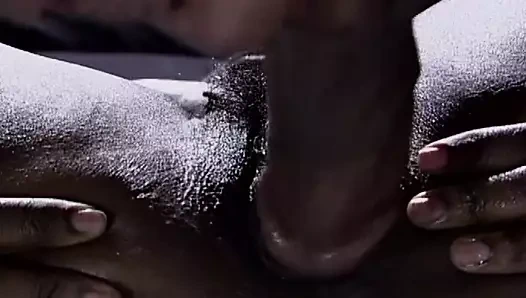 Büyük memeli zenci kız büyük zenci binmeyi biliyor