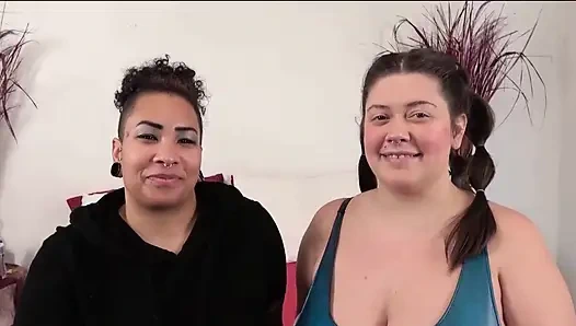 Çaresiz amatörler ateşli latin anne ve seksi üniversiteli kız eyere binerken eğleniyor ve sıkı amcıklarını sert siktiriyor