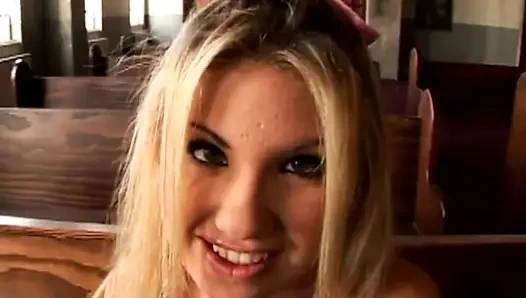 Sarışın ateşli kaltak için anal seks