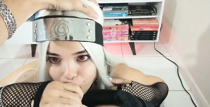 Tatlı genç kız yarak emiyor