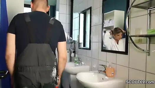 Kız ayartmak için sikme tarafından tamirci tarafından adım anne olduğunu uzakta