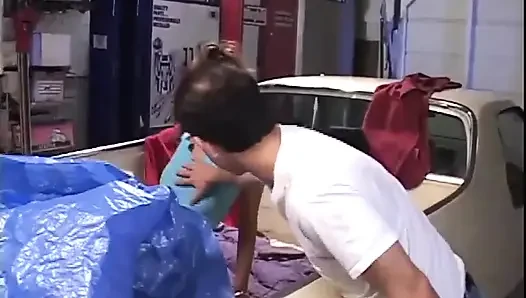 Genç güzel seksi kız amının içinde sikiliyor ve dölleniyor