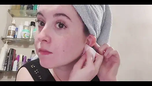 Kulak temizleme rutinim pamuklu ve sonra gazlı bezle başlıyor.