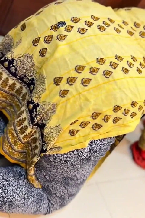 Marriage Al'ab Dhat Almuakhrat Alkabirat Walshawniat Ealiqat Taht Alsarir Walan Turid Mumarasat Aljins