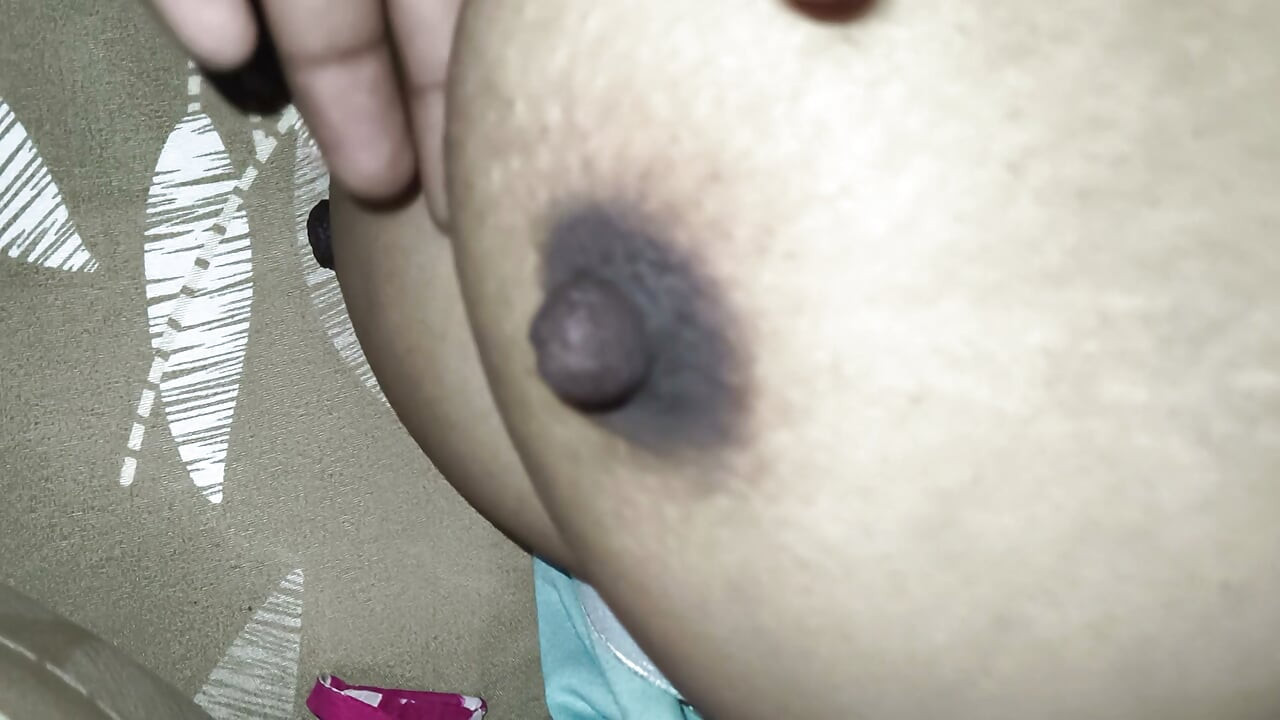 pahli bar boobs dikhane ko ready huyi mst sex boobs