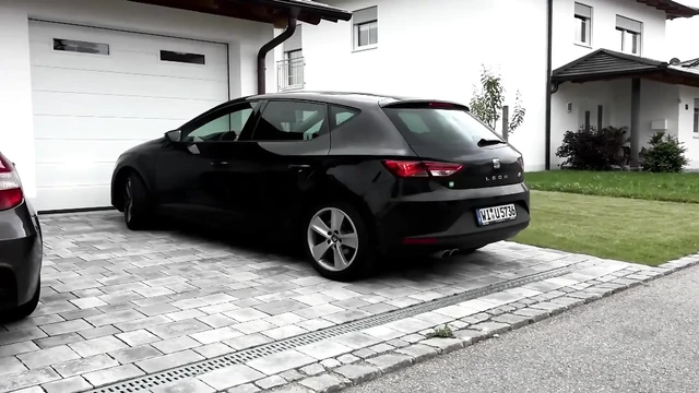 O, arkadaşı tarafından yalamak için burada olan Fransa'dan mükemmel bir bebek