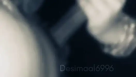 Üvey annemin götünü görmek beni tahrik etti, bu yüzden beni sıvazlamasını söyledim