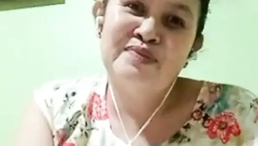 Götlerin güzel sıkı bir amcığı var biri yemek ve sikişmek istiyor.