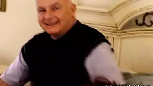 Yabancılar horoz ile evli karısı ilk kez swinger