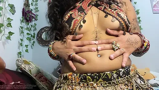 Boho eteklerinin altında kıllı amcık