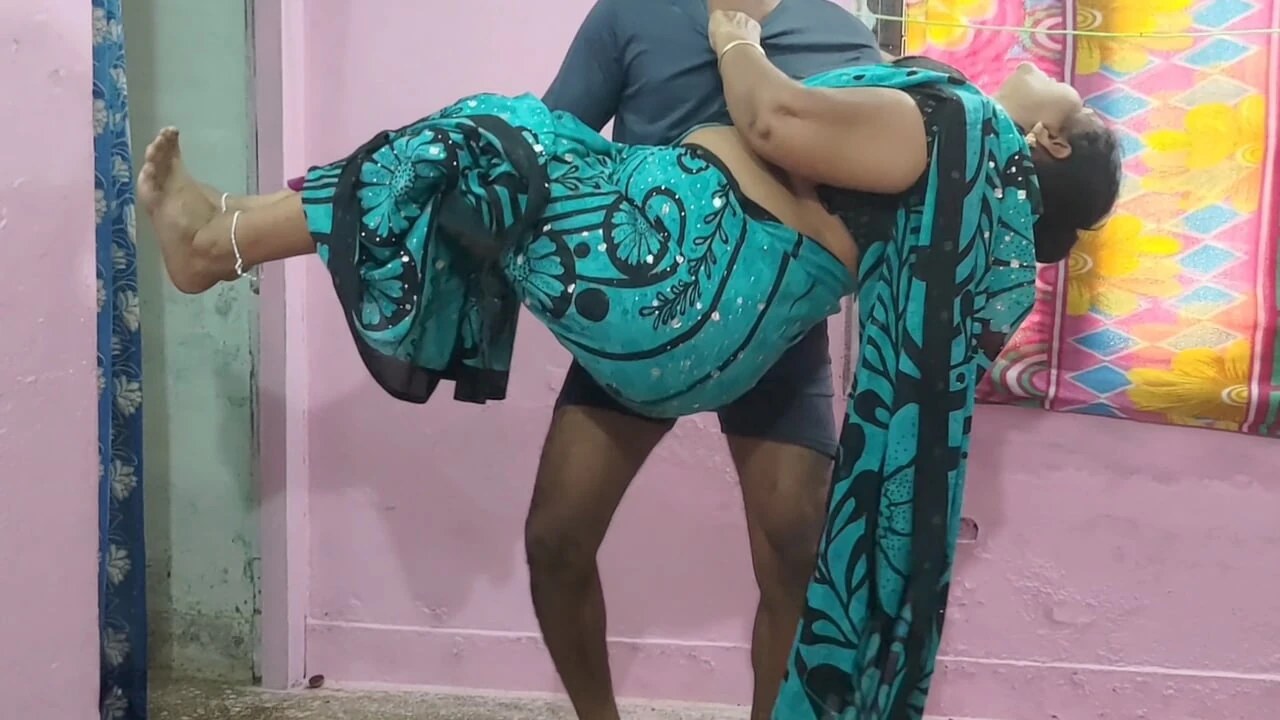 Sex with a beautiful Desi Aunty wearing a saree