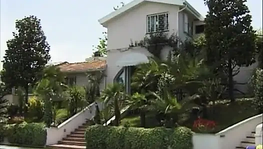 Büyük memeli bebek götte yarağı seviyor