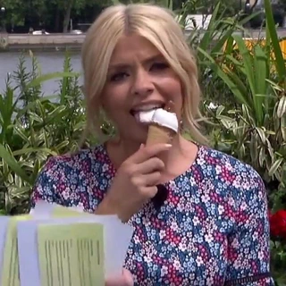 Holly willoughby yalama ice cream slo mo